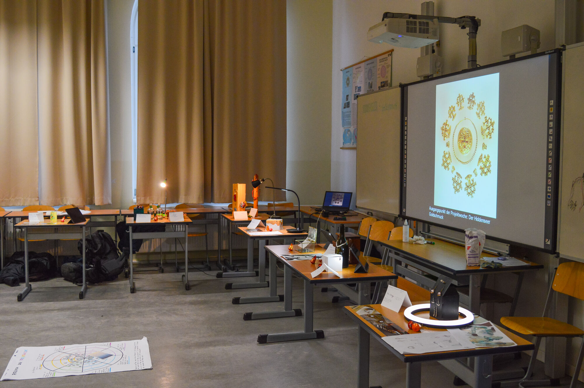 Lehrmaterial Wikingerschatz, © Klara Fries, 2023 Ausstellung über den Wikingerschmuck, organisiert von Schüler*innen