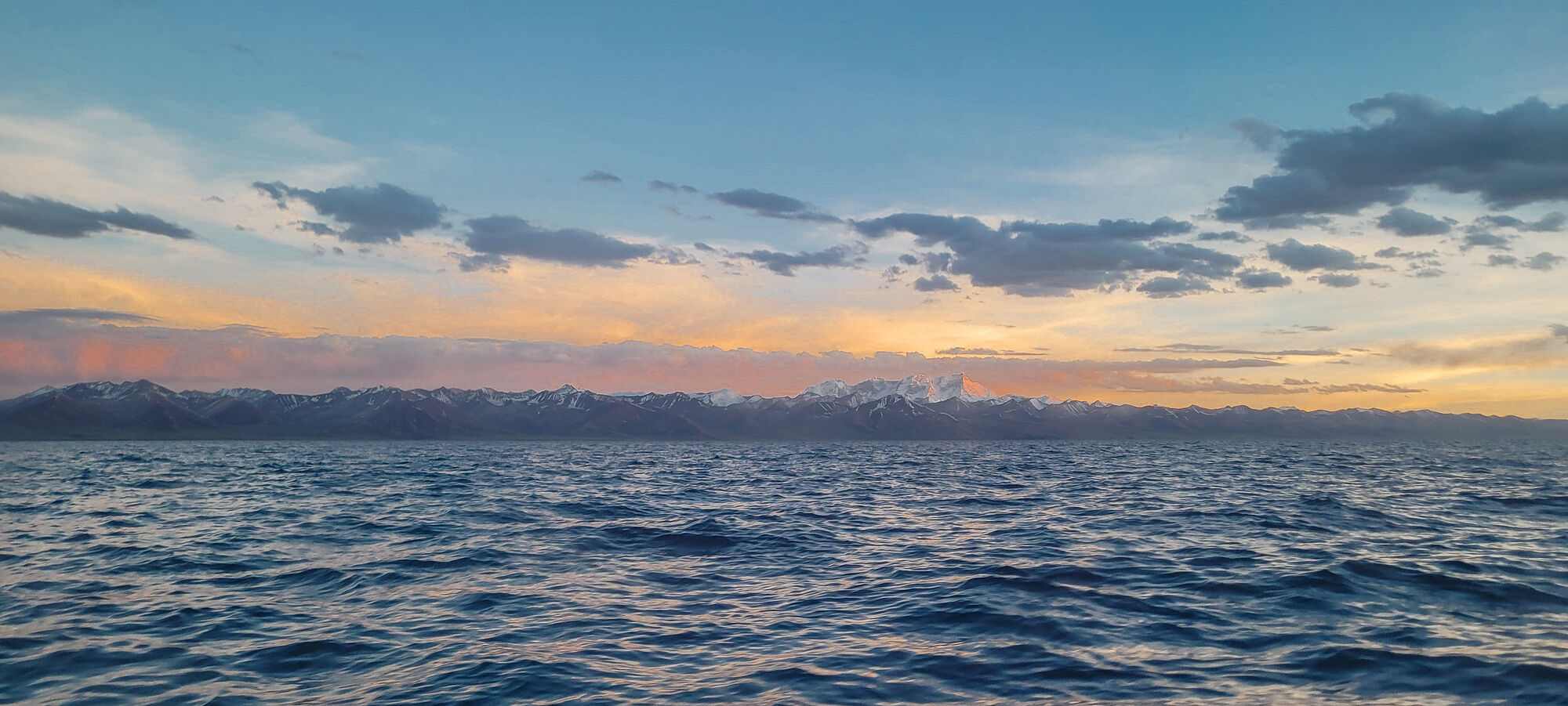 View from the drilling platform of the 7000-metre-high mountains surrounding Lake Namco. © Wilhelmine Klamt View from the drilling platform of the 7000-metre-high mountains surrounding Lake Namco. © Wilhelmine Klamt