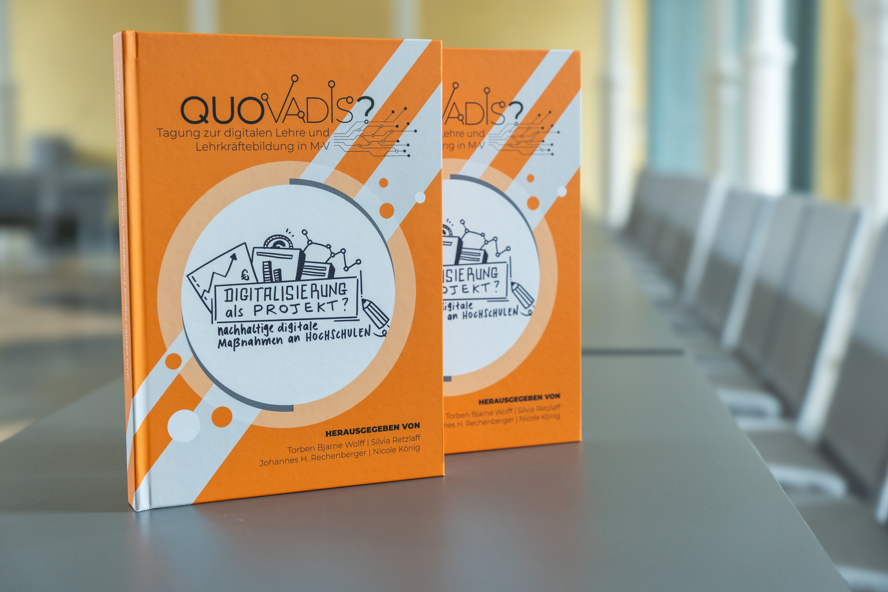 Tagungsband Zu sehen ist der kürzlich vom landesweiten Zentrum für Lehrkräftebildung und Bildungsforschung veröffentlichte Tagungsband zur digitalen Lehre und Lehrkräftebildung in MV.