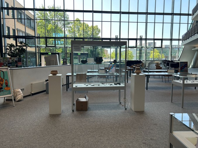 Ausstellung in der Bibliothek am Beitz-Platz