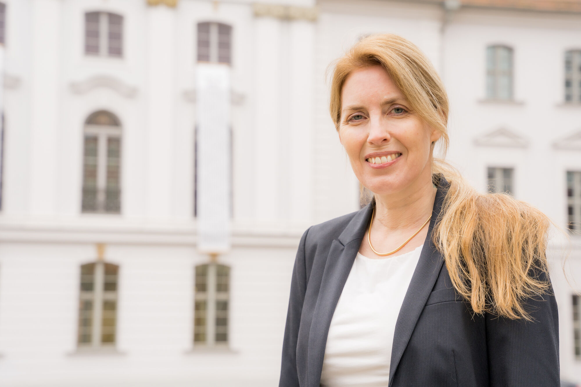 Porträt Prof. Dr. Grischa Merkel Porträt Prof. Dr. Grischa Merkel