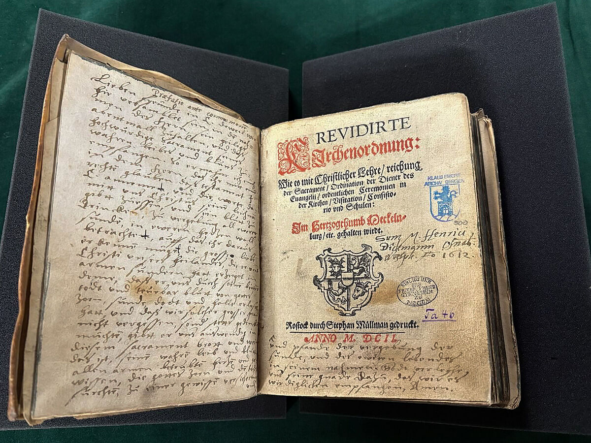 Buch Pommerscher Greif e. V. Pommersche Bücher wie dieses sind nun im UB-Bestand zu finden.