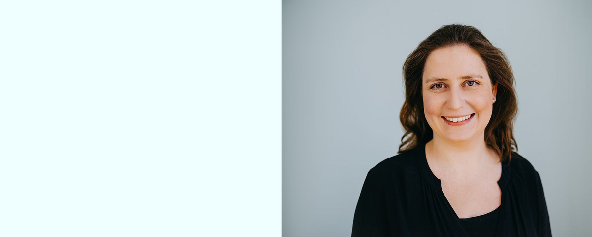 Frau mit langen braunen Haaren