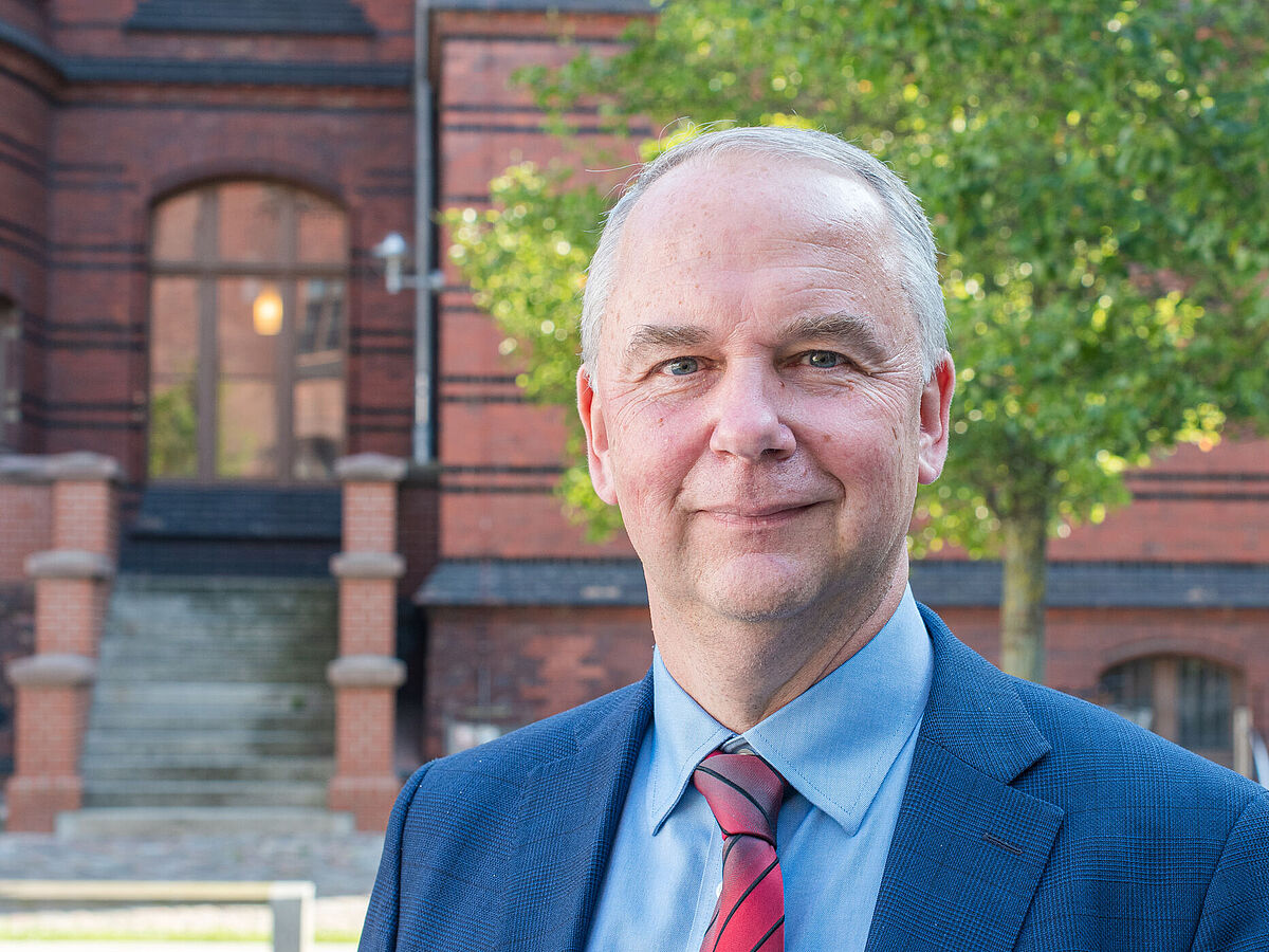 Porträt Prof. Dr. Steffen Fleßa Porträt Prof. Dr. Steffen Fleßa