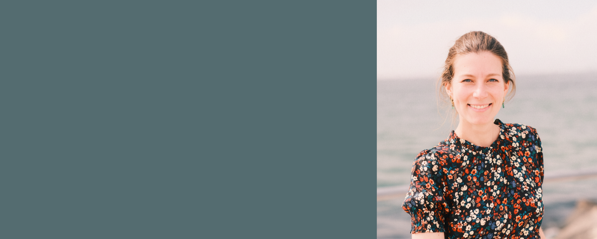 Frau mit braunen Haaren