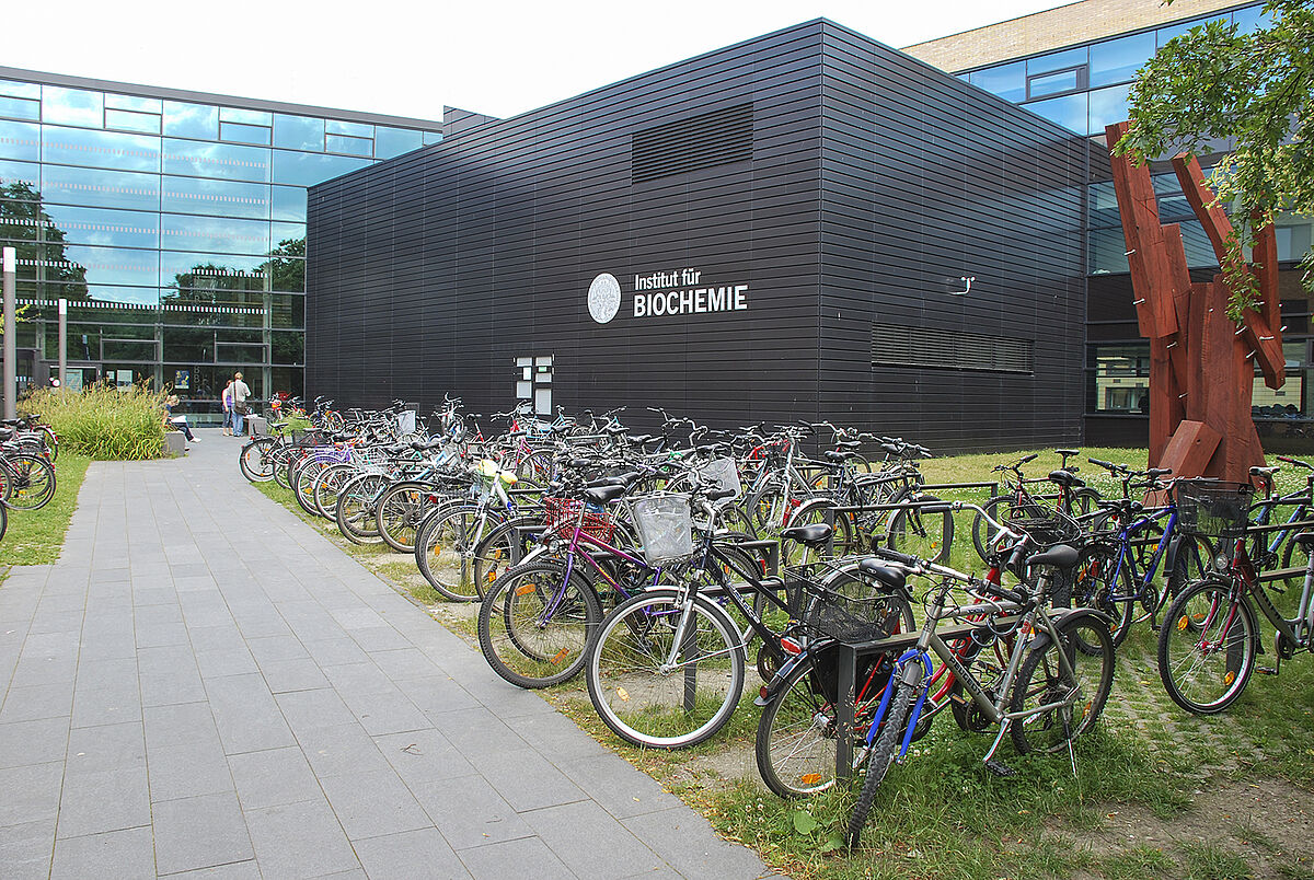 Symbolbild Biochemie, Außenansicht, © Jan Meßerschmidt Außenansicht des Gebäudes der Biochemie
