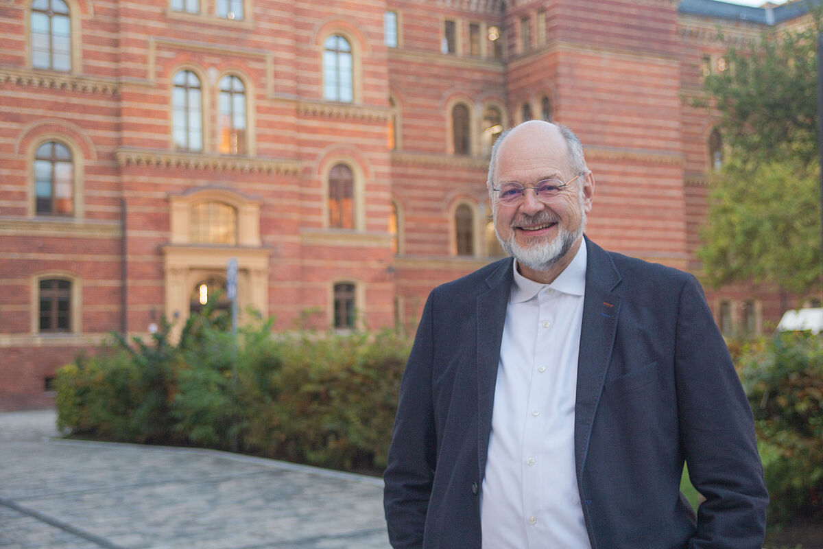 Portrait Prof. Dr. Olaf Hohmann