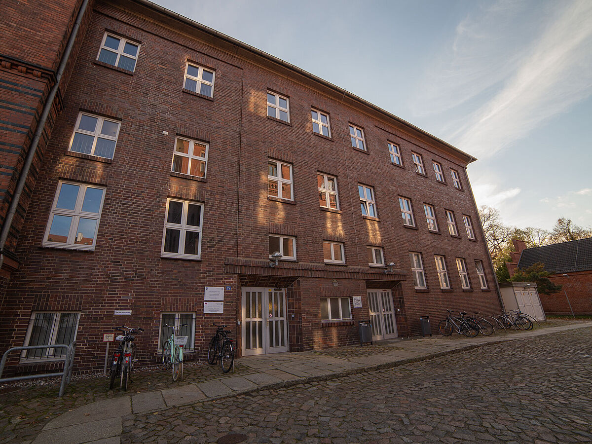Gebäude Rubenowstraße 2 B Zu sehen ist das rote Backsteingebäude Rubenowstraße 2 B in Greifswald.