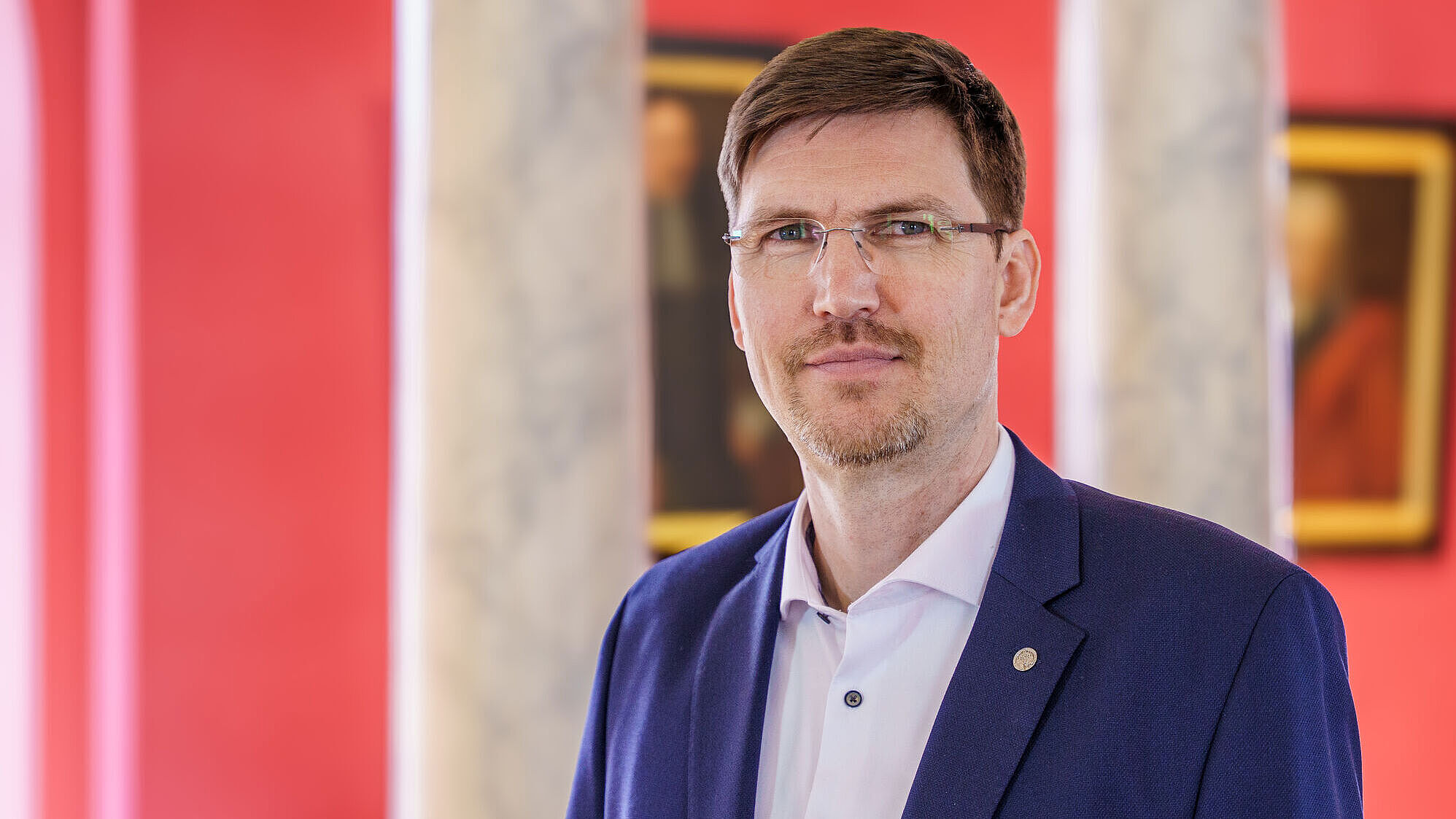 Portrait Prof. Dr. Peter Michalik, © Gina Heitmann The photo is a portrait of Pro-Rector Prof. Dr. Peter Michalik in the University of Greifswald's Aula, © Gina Heitmann