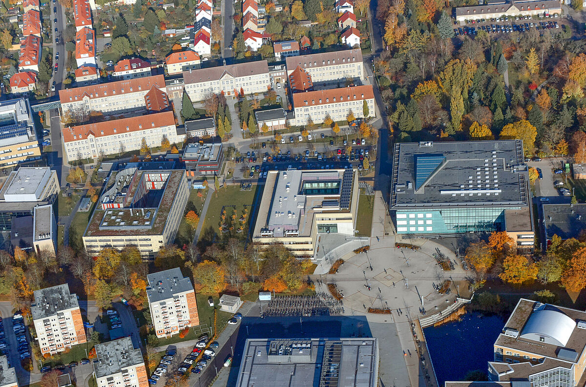 Luftbild Campus Beitzplatz Das Luftbild zeigt den Campus Beitzplatz mit seinen Instituten, der Universitätsbibliothek und dem Universitätsrechenzentrum.