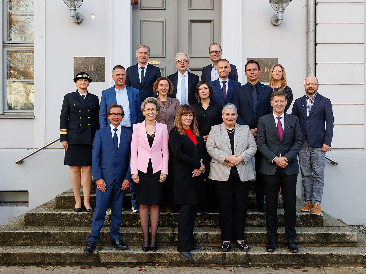 Rektor*innentreffen Pommern 2025 in Greifswald Gruppenbild vom Rektor*innentreffen Pommern 2025 in Greifswald.