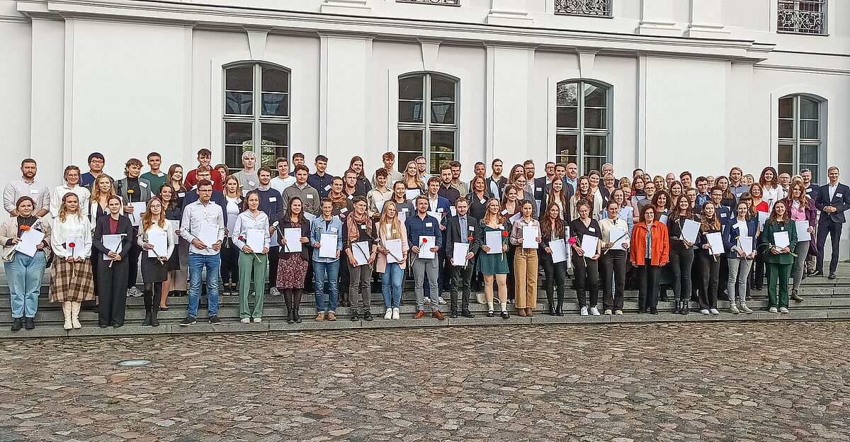 Group photo after the presentation of the scholarship certificates 