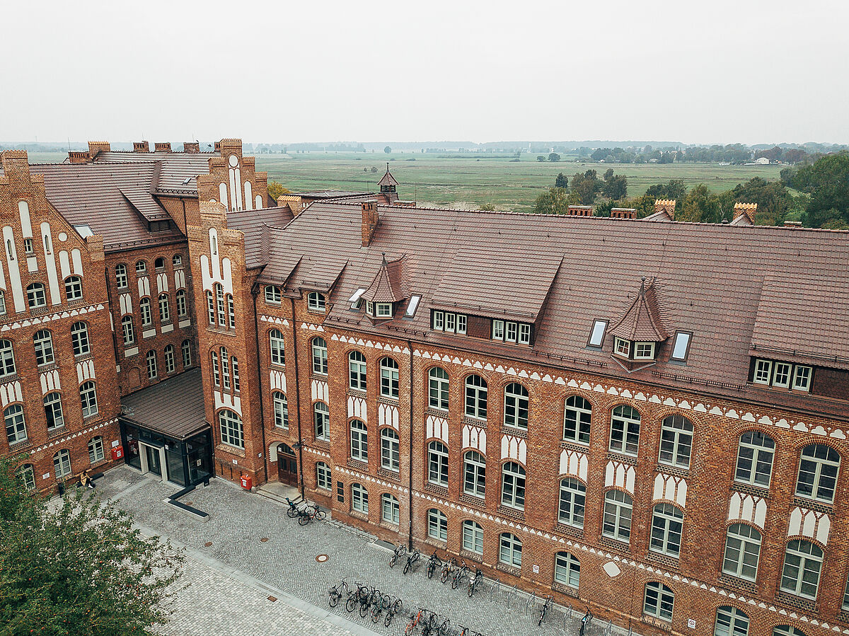 Gebäude Ernst-Lohmeyer-Platz 3 Drohnen-Blick auf das Gebäude Ernst-Lohmeyer-Platz 3