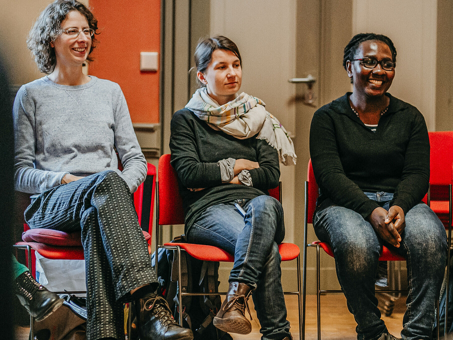 Forscherinnen in einer Diskussionsrunde Forscherinnen in einer Diskussionsrunde.