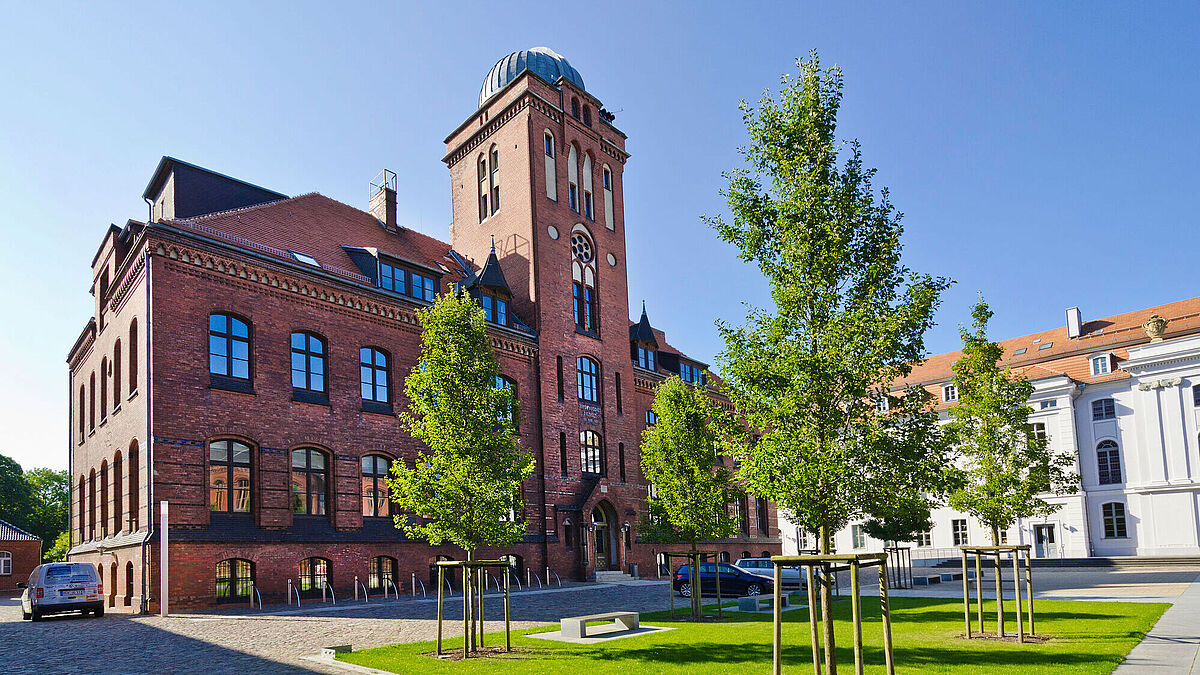 Alte Physik Innenhof Universität