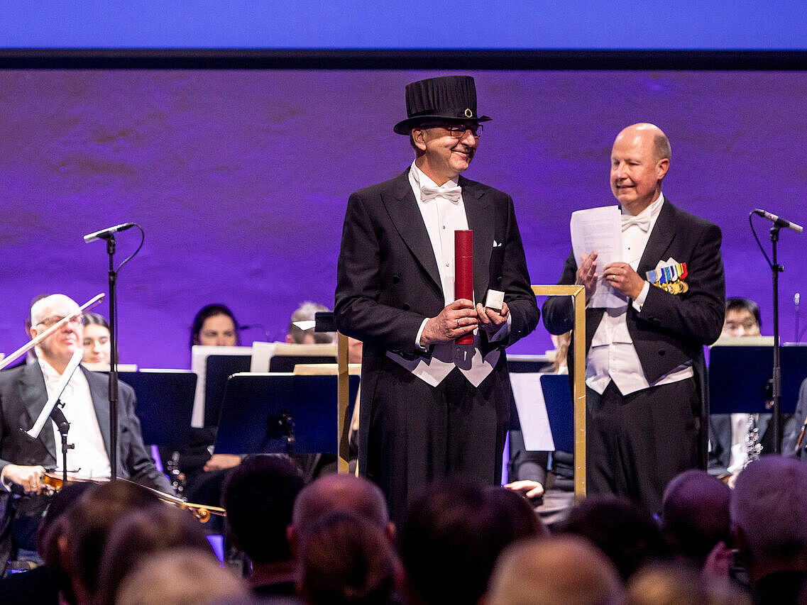 Uwe Bonrscheuer Ehrendoktor KTH Prof. Dr. Uwe Bornscheuer erhält die Ehrendoktorwürde der Königlichen Technischen Hochschule, Stockholm.