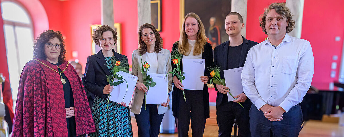 Verleihung der Preise für herausragende Dissertationen durch den Verein der Freunde und Förderer der Universität Greifswald Gruppenbild nach der Verleihung der Preise für herausragende Dissertationen durch den Verein der Freunde und Förderer der Universität Greifswaldin der Aula der Uni.